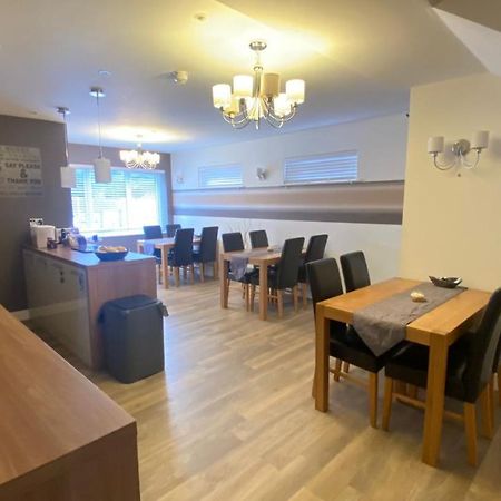 Deepcut Lodge Bed & Breakfast Self Service Camberley Dış mekan fotoğraf