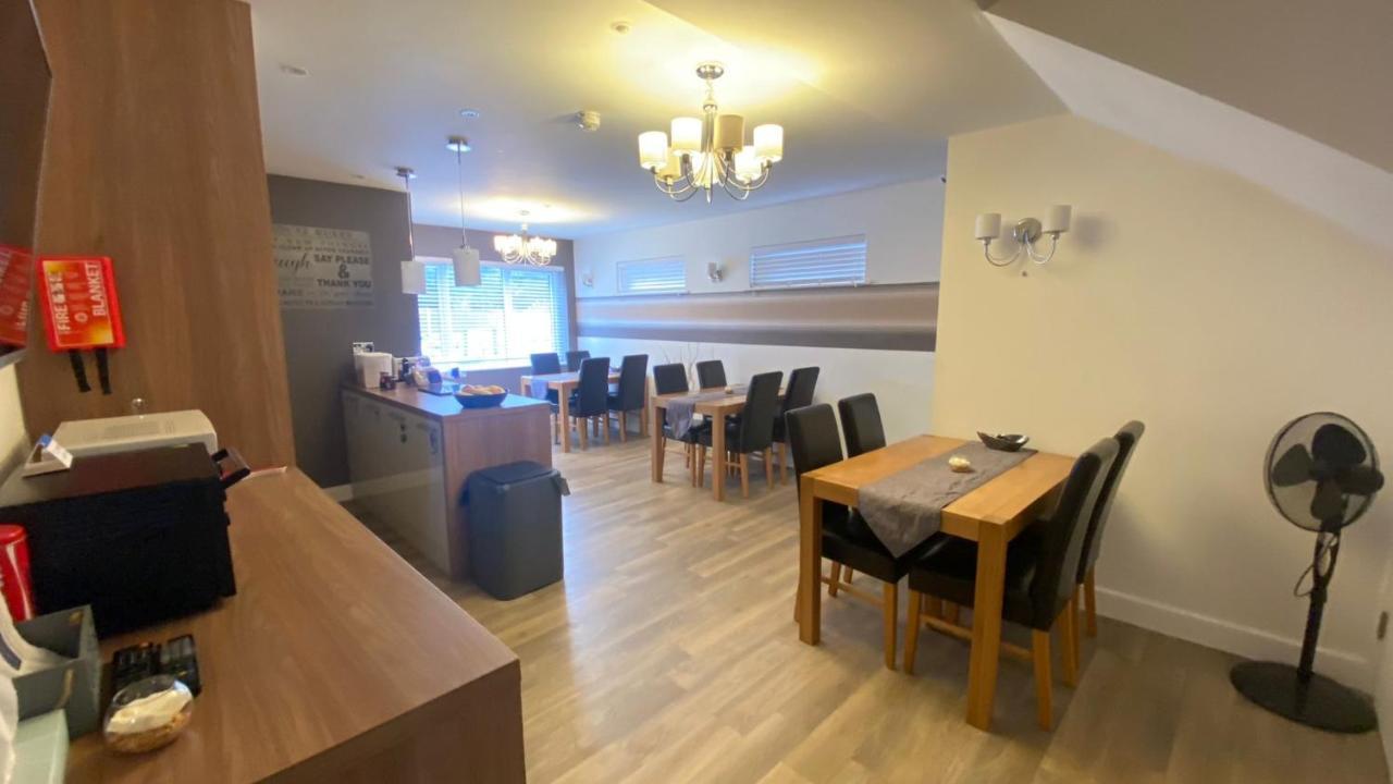 Deepcut Lodge Bed & Breakfast Self Service Camberley Dış mekan fotoğraf