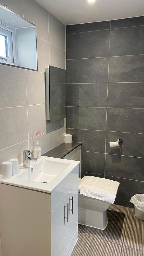 Deepcut Lodge Bed & Breakfast Self Service Camberley Dış mekan fotoğraf