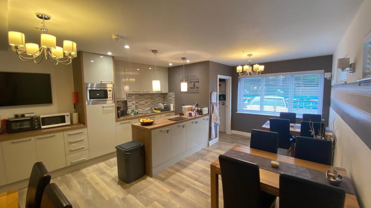 Deepcut Lodge Bed & Breakfast Self Service Camberley Dış mekan fotoğraf