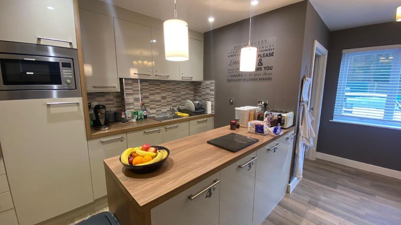 Deepcut Lodge Bed & Breakfast Self Service Camberley Dış mekan fotoğraf