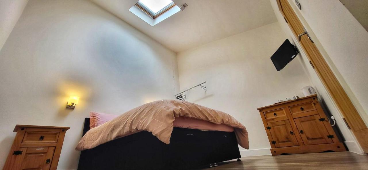 Deepcut Lodge Bed & Breakfast Self Service Camberley Dış mekan fotoğraf