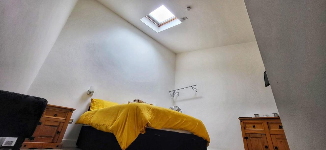 Deepcut Lodge Bed & Breakfast Self Service Camberley Dış mekan fotoğraf
