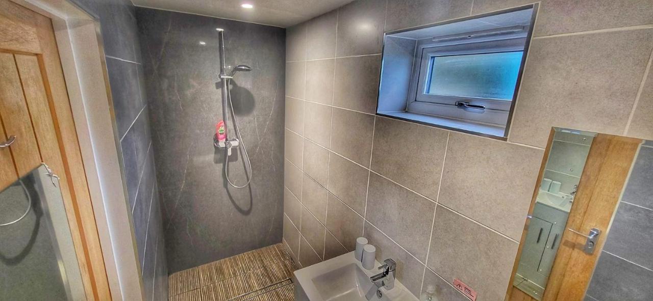 Deepcut Lodge Bed & Breakfast Self Service Camberley Dış mekan fotoğraf
