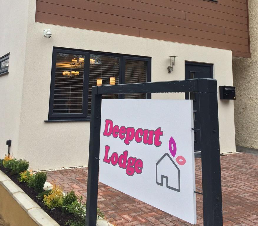 Deepcut Lodge Bed & Breakfast Self Service Camberley Dış mekan fotoğraf